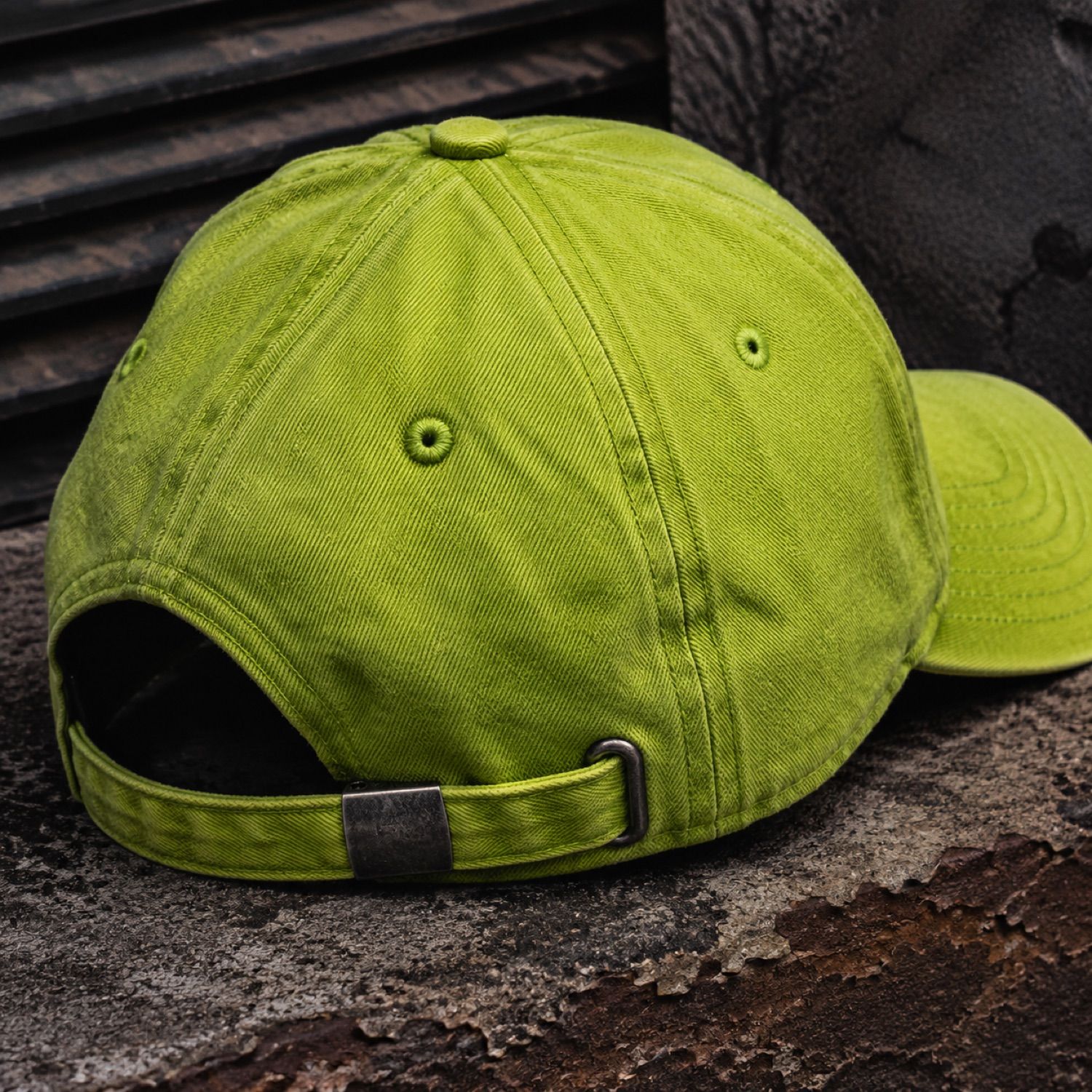 Axis washed twill cap — Caps by SH SNEAKERS. close detail of the fabric and finish.