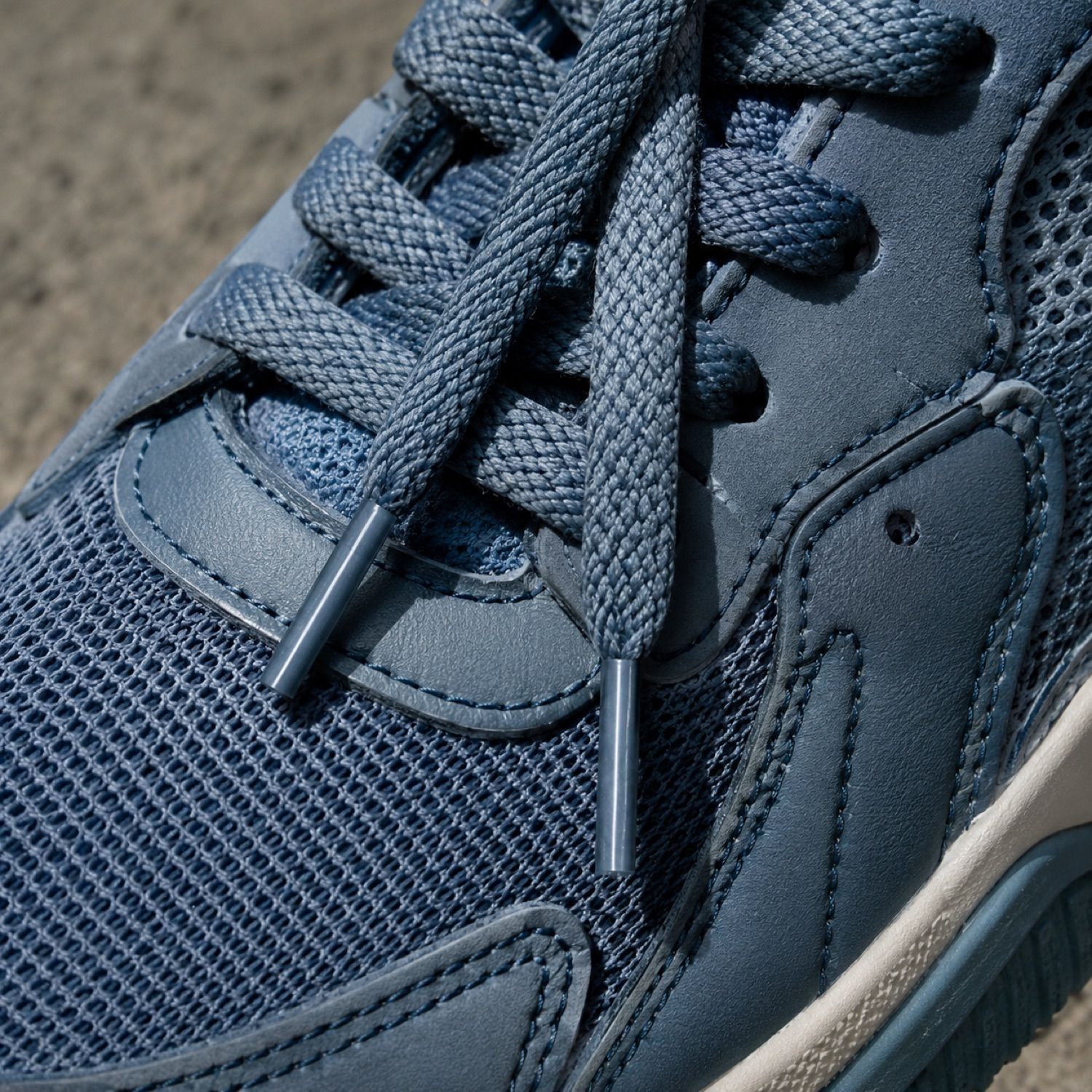 Tarmac oval hiking lace — Laces by SH SNEAKERS. close detail of the fabric and finish.